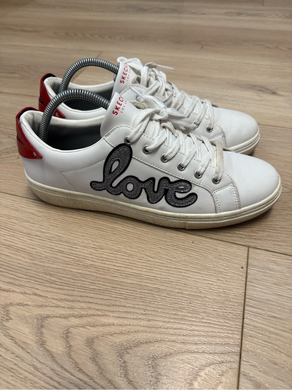Skechers Street Goldie - Sealed with a Kiss sneakers woman’s size 10
